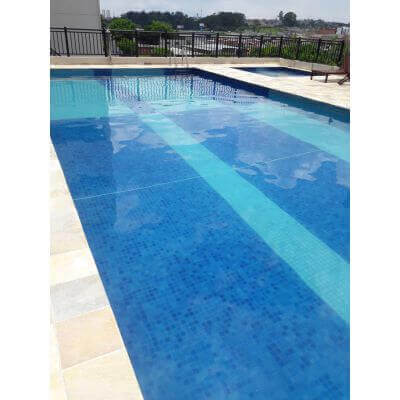 Como manter piscina limpa no inverno