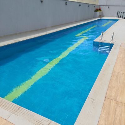 Limpeza de piscina de condomínio após chuvas fortes: O que deve ser feito imediatamente
