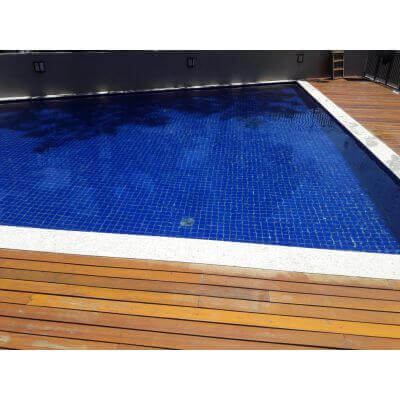 Limpeza de piscina de condomínio com alto fluxo de moradores: Como manter a água equilibrada