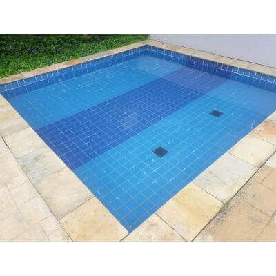 Limpeza de piscina de condomínio: Como reduzir custos sem comprometer a qualidade da água