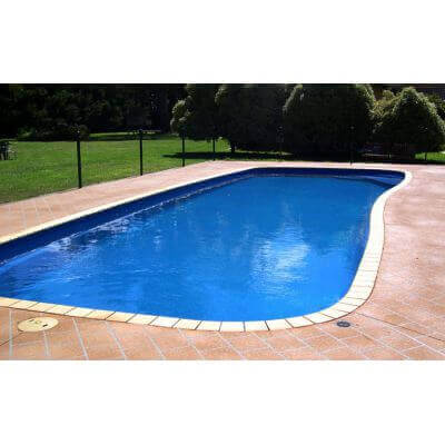 Limpeza de piscinas com aspirador e peneira: Como os equipamentos corretos facilitam a manutenção