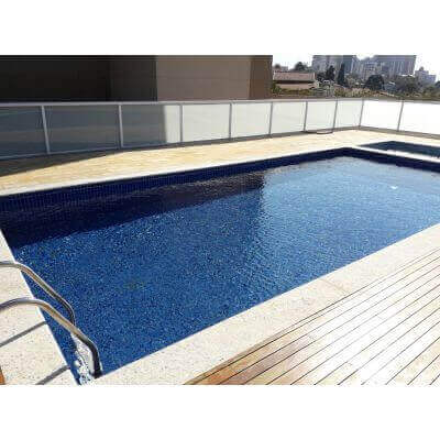 Limpeza de piscinas com cloro: Como evitar excesso de produtos químicos na água